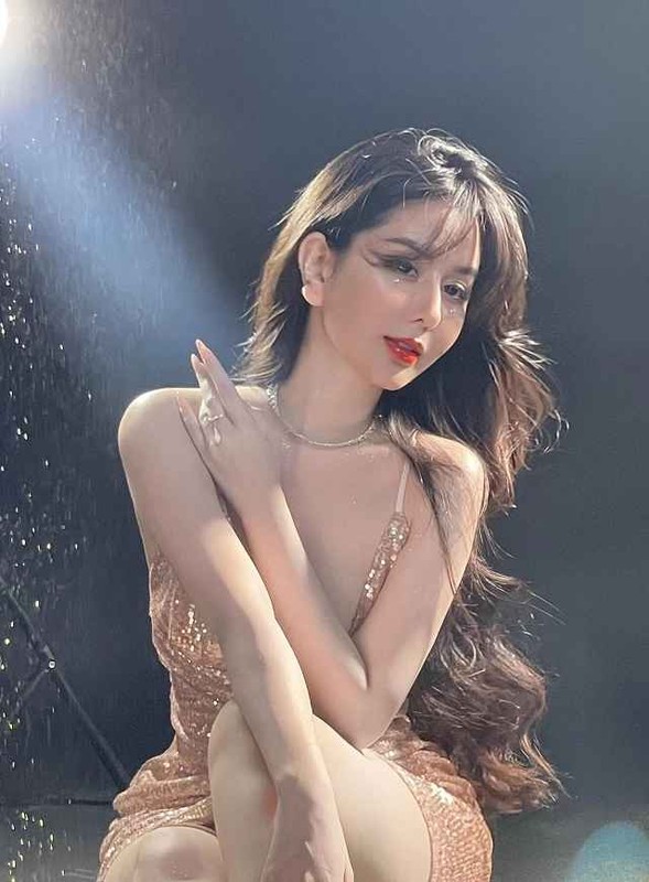 Khoe giao dien moi, gai xinh Sai thanh lam canh may rau 